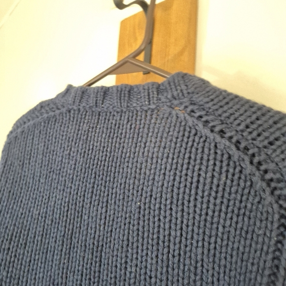 J. Crew Vintage Men's Lambs Wool V-Neck Sweater in Navy - Picture 5 of 8